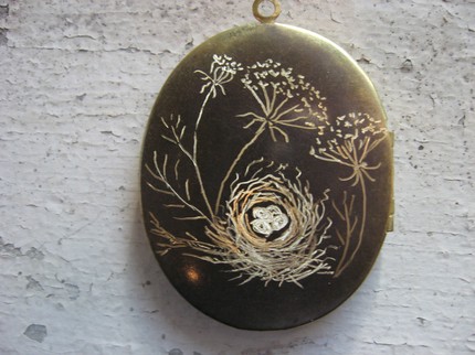 Engraved Queen Anne's Lace locket by Star Creations
